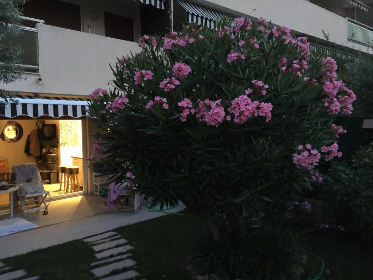Cannes Croisette &Palm Beach,Parking Екстер'єр фото